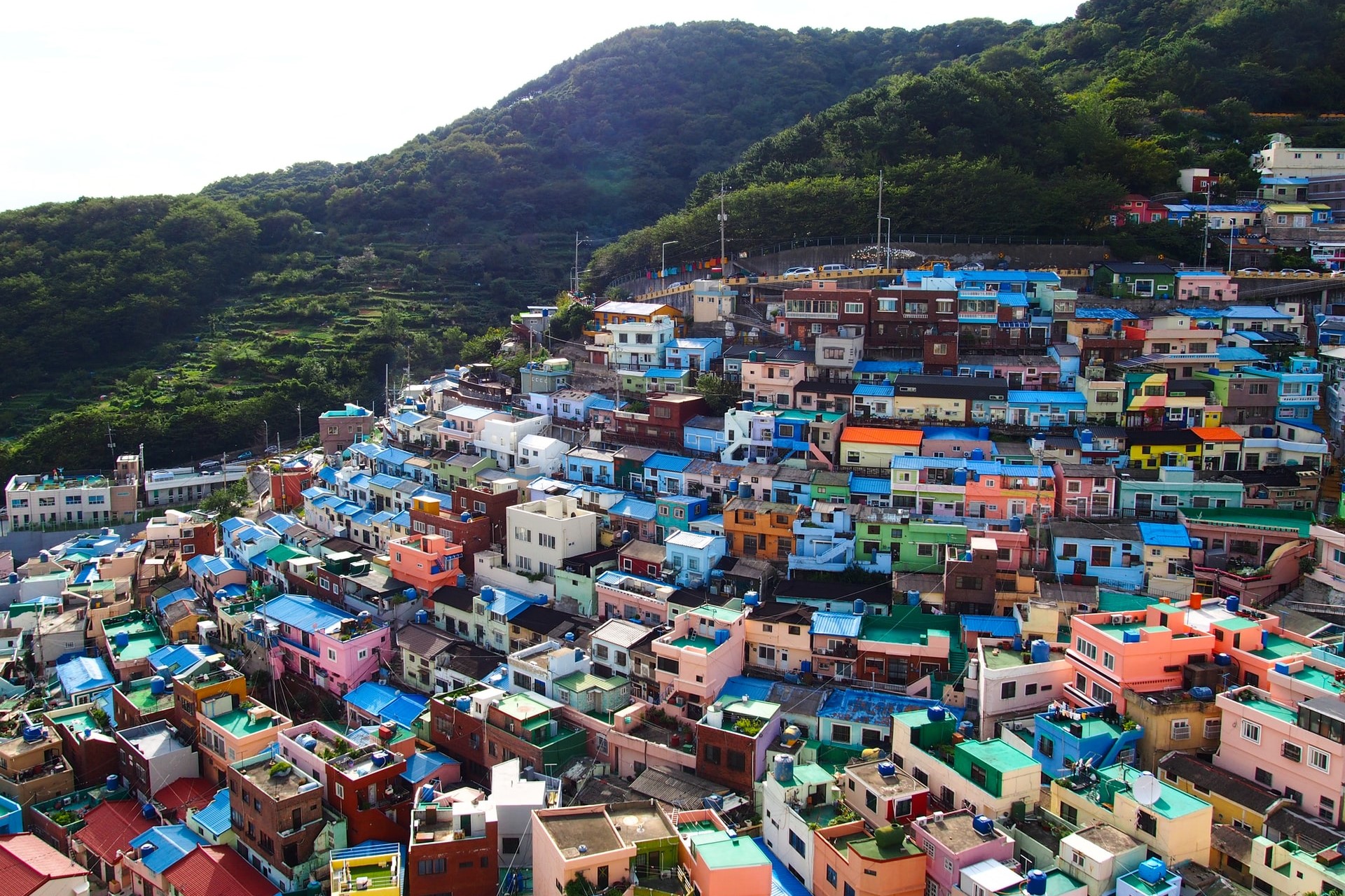 das bunte Gamcheon Culture Village mit farbenfrohen Häuserfassaden