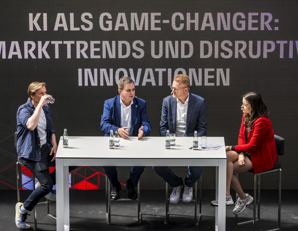 15.05.2025, xfux, Fussball 1. Bundesliga, Eintracht Frankfurt – Block im Park 2025, Konferenz